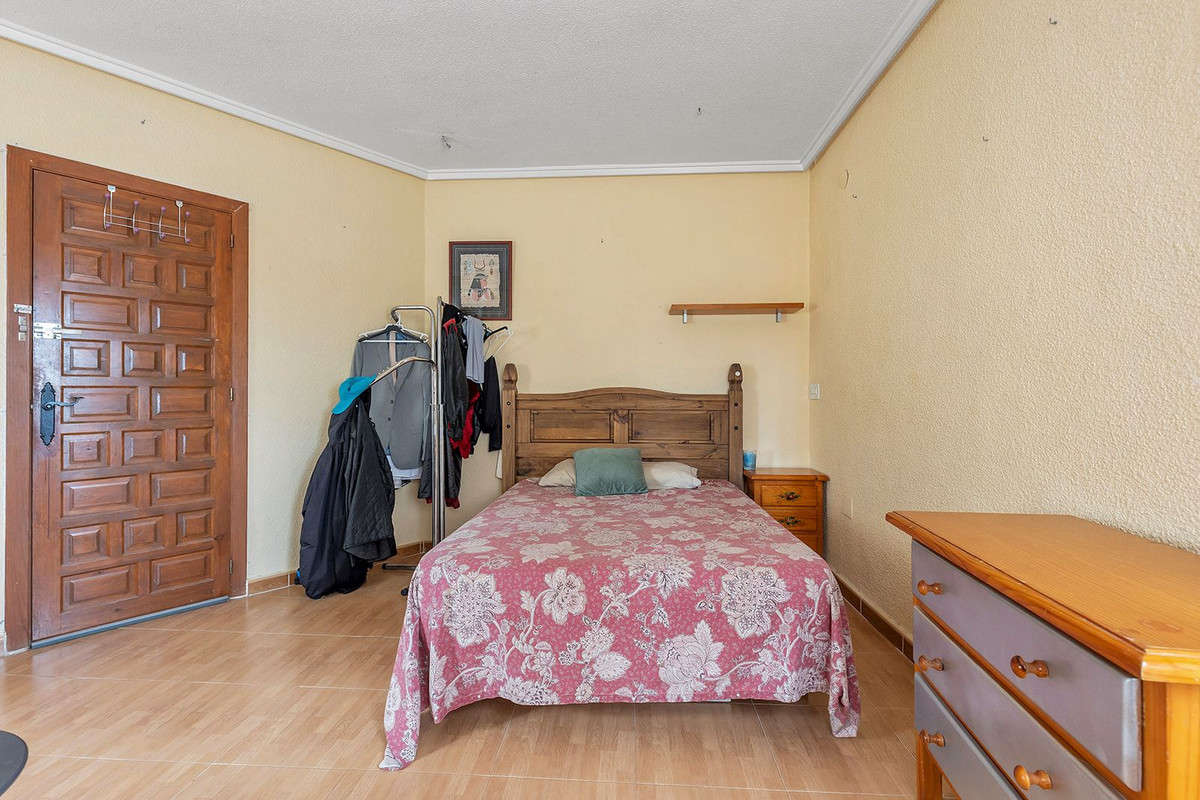 For sale - 5 Bedroom 2 Bathroom House - Detached Villa in Rojales - Ciudad Quesada  - Alicante