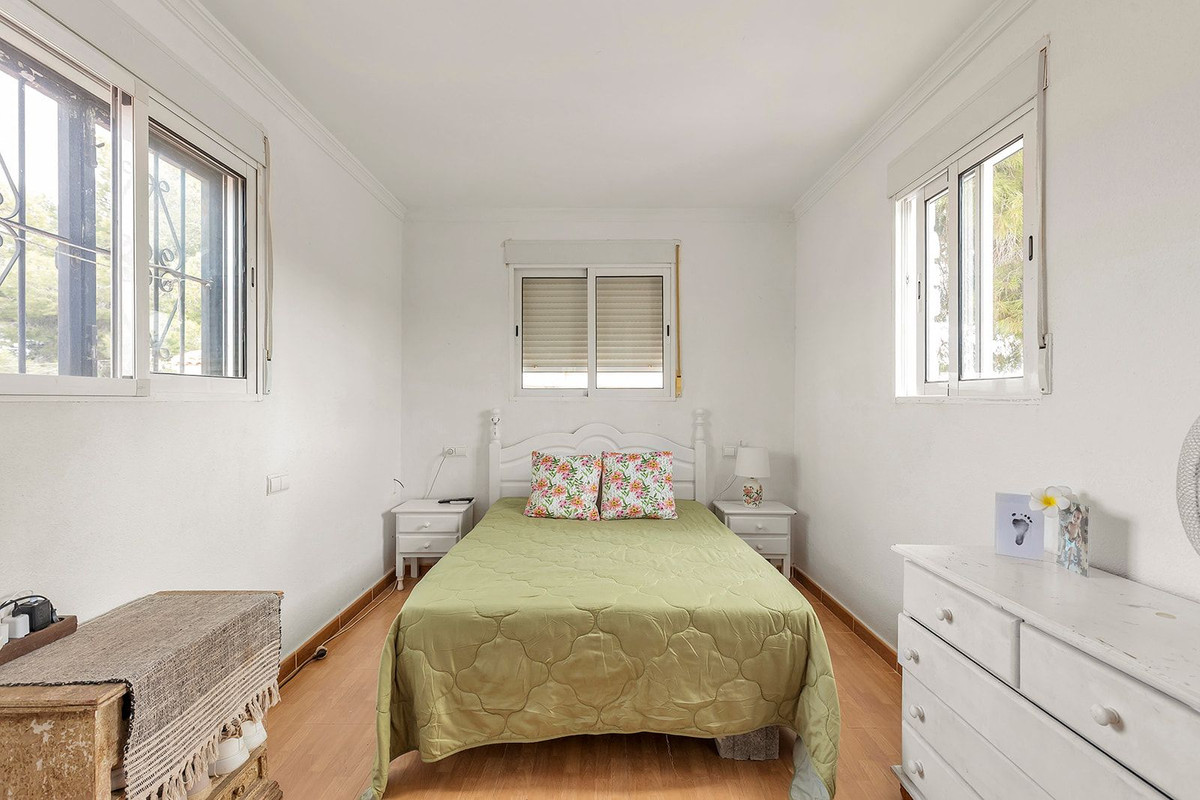 For sale - 5 Bedroom 2 Bathroom House - Detached Villa in Rojales - Ciudad Quesada  - Alicante