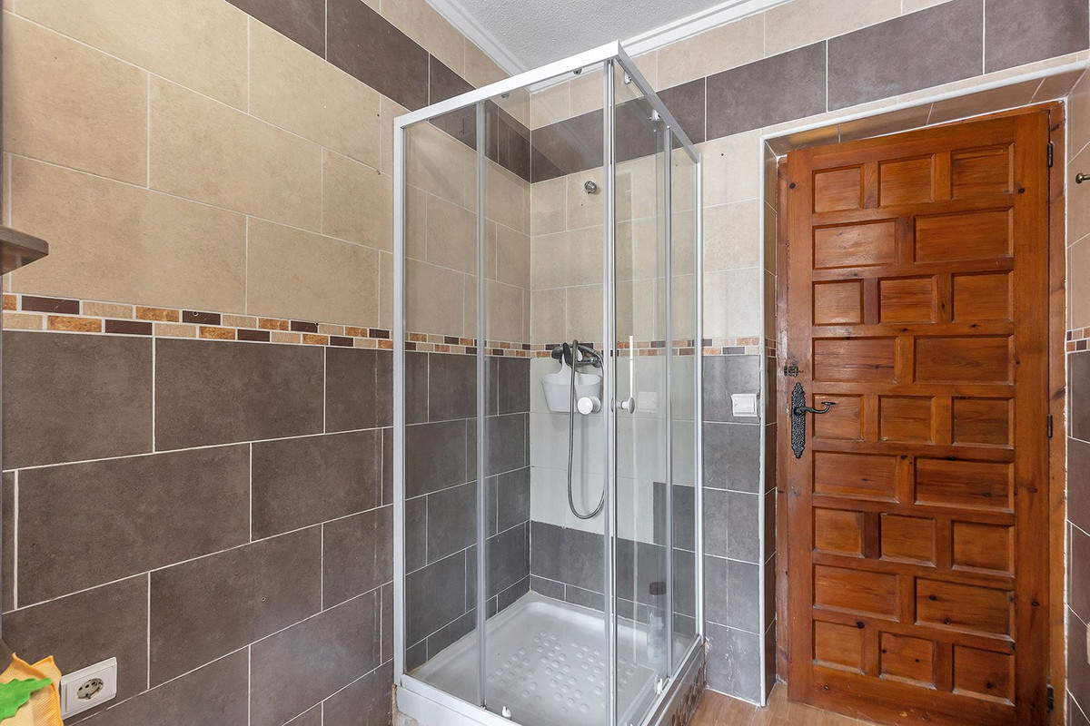 For sale - 5 Bedroom 2 Bathroom House - Detached Villa in Rojales - Ciudad Quesada  - Alicante