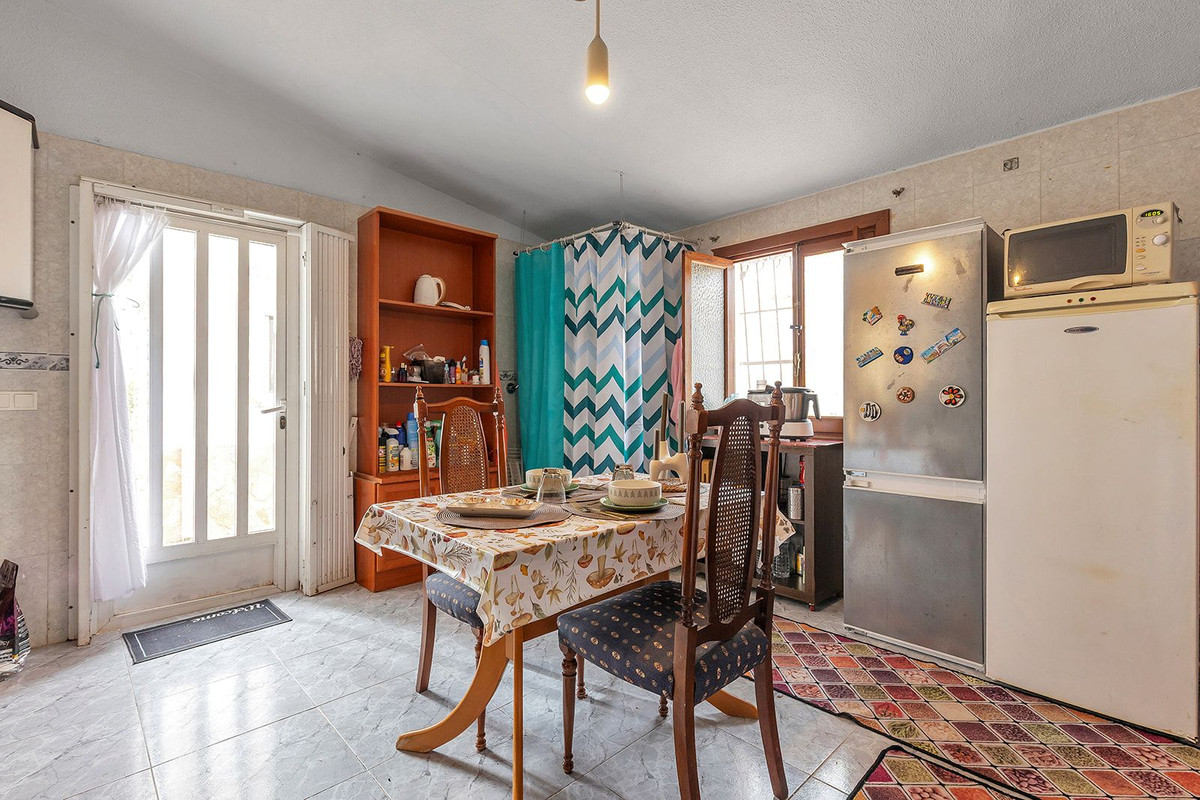 For sale - 5 Bedroom 2 Bathroom House - Detached Villa in Rojales - Ciudad Quesada  - Alicante