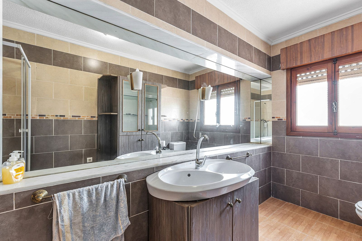 For sale - 5 Bedroom 2 Bathroom House - Detached Villa in Rojales - Ciudad Quesada  - Alicante