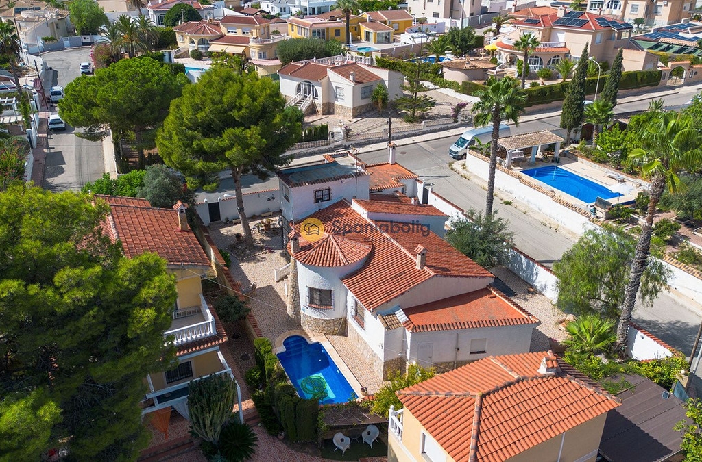 5 Bedroom 2 Bathroom House - Detached Villa in Rojales