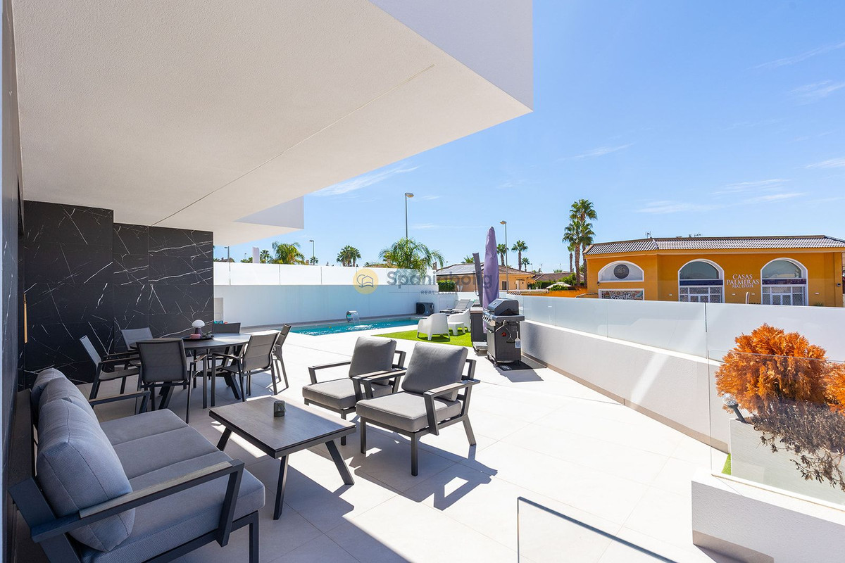 For sale - 3 Bedroom 3 Bathroom House - Detached Villa in Rojales - Benimar  - Alicante