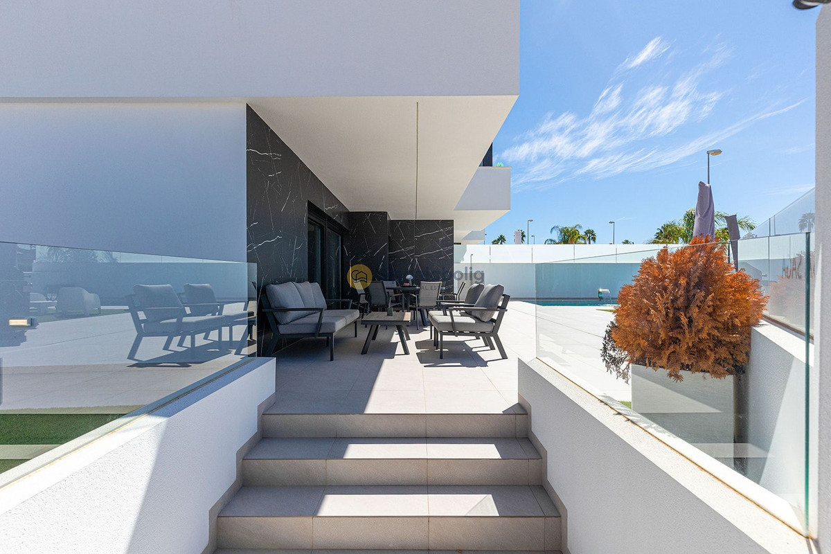 For sale - 3 Bedroom 3 Bathroom House - Detached Villa in Rojales - Benimar  - Alicante