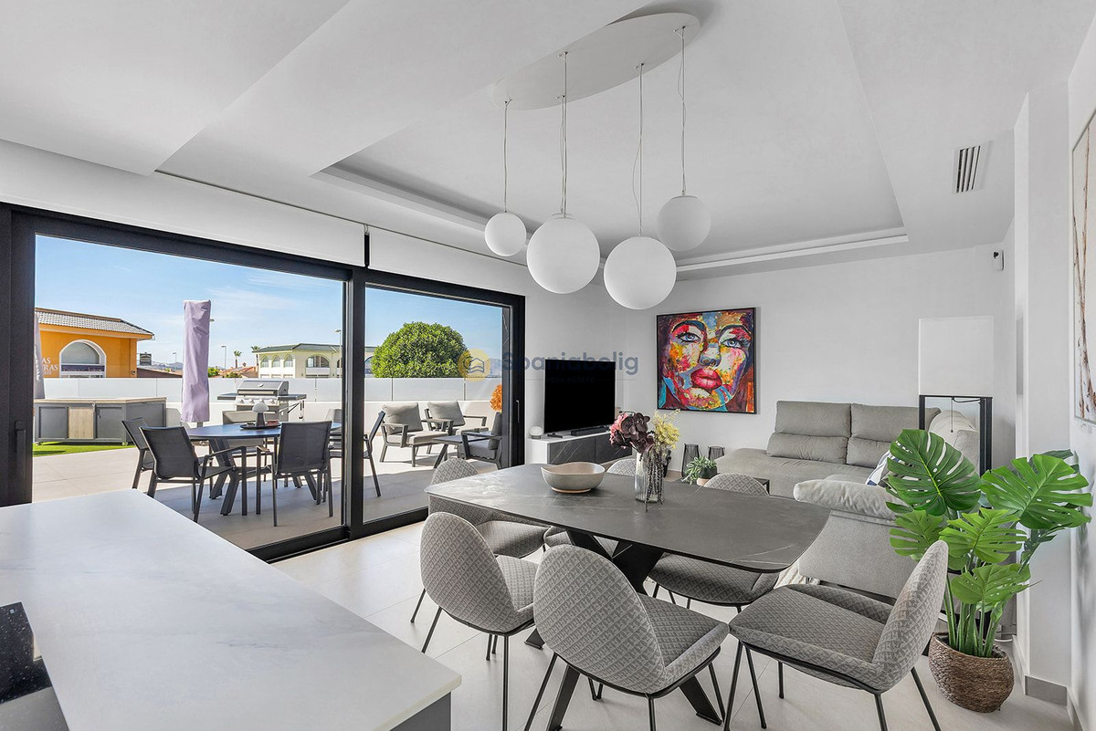 For sale - 3 Bedroom 3 Bathroom House - Detached Villa in Rojales - Benimar  - Alicante