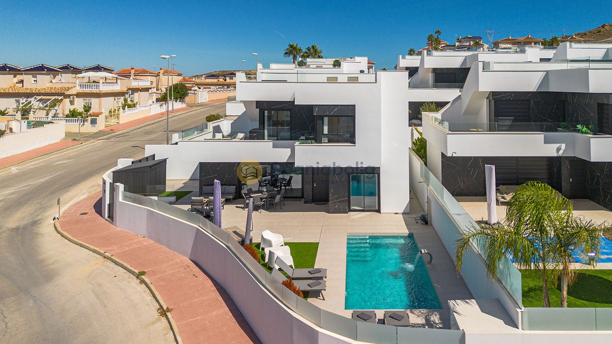 For sale - 3 Bedroom 3 Bathroom House - Detached Villa in Rojales - Benimar  - Alicante