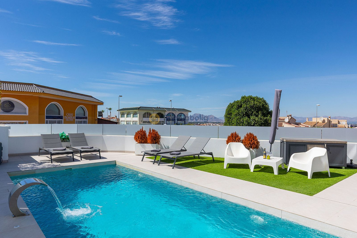 For sale - 3 Bedroom 3 Bathroom House - Detached Villa in Rojales - Benimar  - Alicante