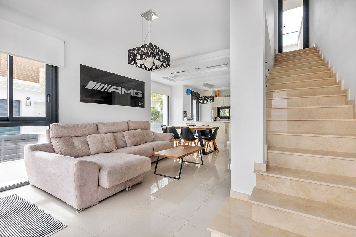 For sale - 4 Bedroom 2 Bathroom House - Semi-Detached House in Rojales - Ciudad Quesada  - Alicante