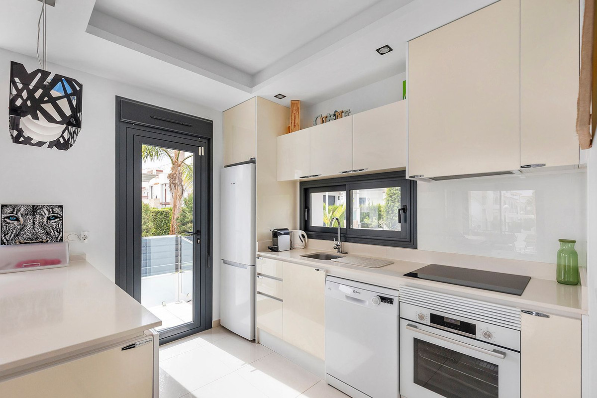 For sale - 4 Bedroom 2 Bathroom House - Semi-Detached House in Rojales - Ciudad Quesada  - Alicante