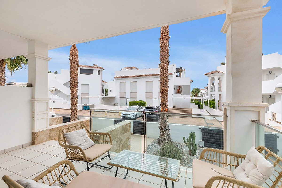 For sale - 4 Bedroom 2 Bathroom House - Semi-Detached House in Rojales - Ciudad Quesada  - Alicante