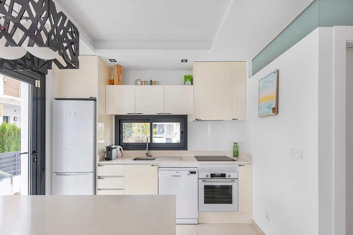 For sale - 4 Bedroom 2 Bathroom House - Semi-Detached House in Rojales - Ciudad Quesada  - Alicante
