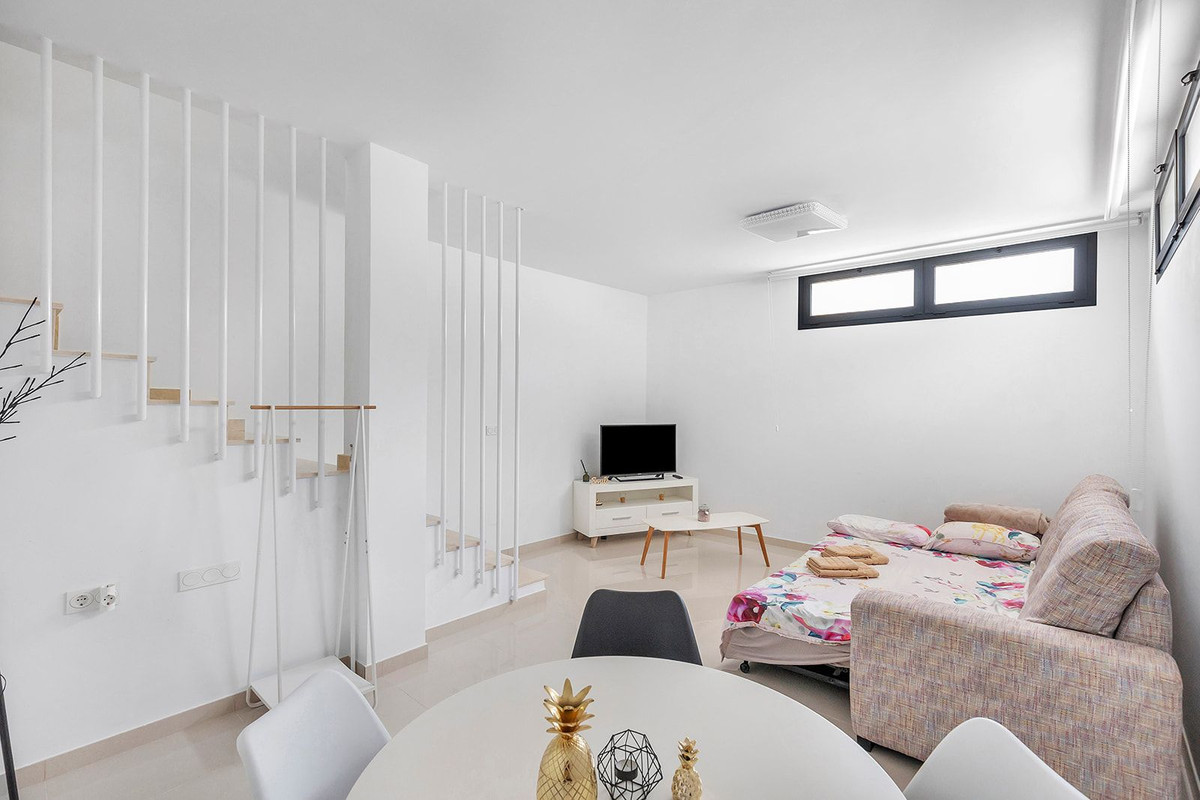 For sale - 4 Bedroom 2 Bathroom House - Semi-Detached House in Rojales - Ciudad Quesada  - Alicante
