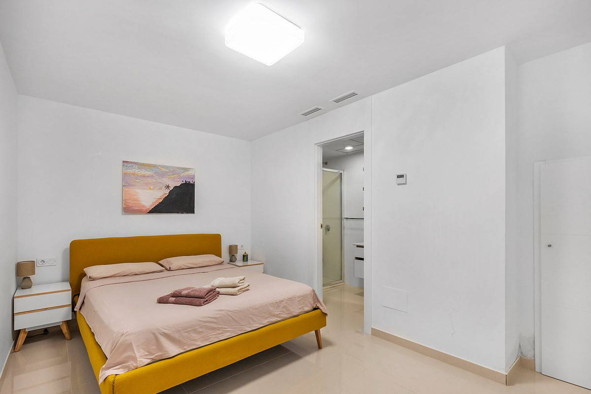 For sale - 4 Bedroom 2 Bathroom House - Semi-Detached House in Rojales - Ciudad Quesada  - Alicante