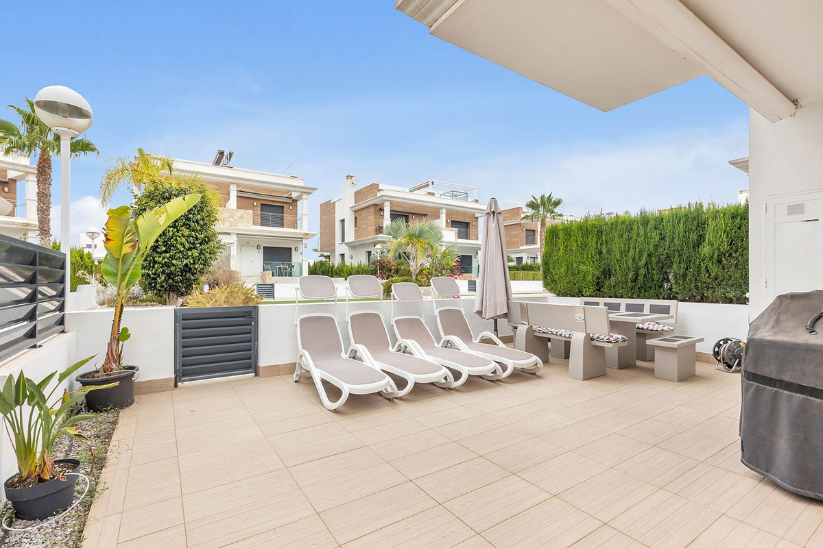 For sale - 4 Bedroom 2 Bathroom House - Semi-Detached House in Rojales - Ciudad Quesada  - Alicante