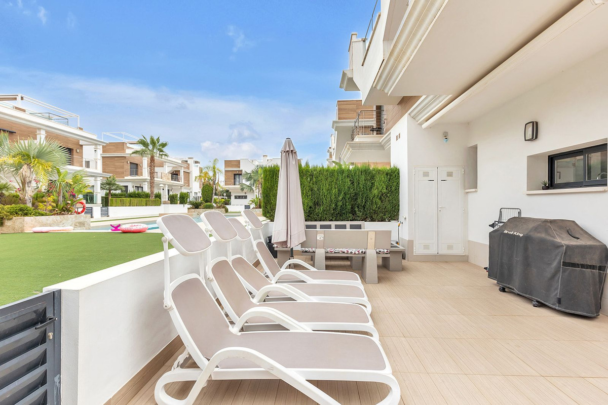 For sale - 4 Bedroom 2 Bathroom House - Semi-Detached House in Rojales - Ciudad Quesada  - Alicante
