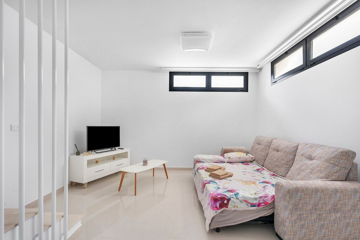 For sale - 4 Bedroom 2 Bathroom House - Semi-Detached House in Rojales - Ciudad Quesada  - Alicante