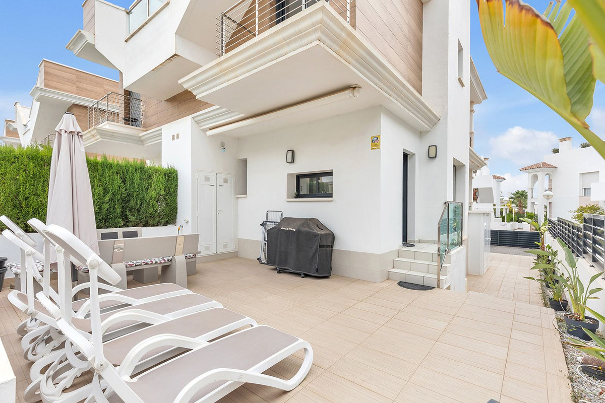 For sale - 4 Bedroom 2 Bathroom House - Semi-Detached House in Rojales - Ciudad Quesada  - Alicante