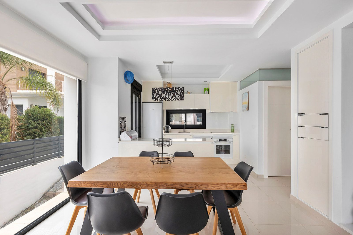 For sale - 4 Bedroom 2 Bathroom House - Semi-Detached House in Rojales - Ciudad Quesada  - Alicante