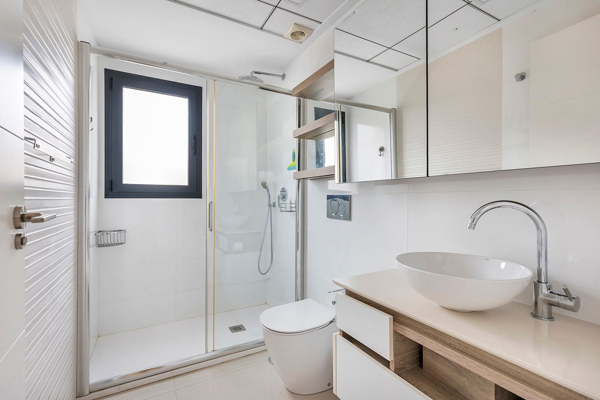 For sale - 4 Bedroom 2 Bathroom House - Semi-Detached House in Rojales - Ciudad Quesada  - Alicante