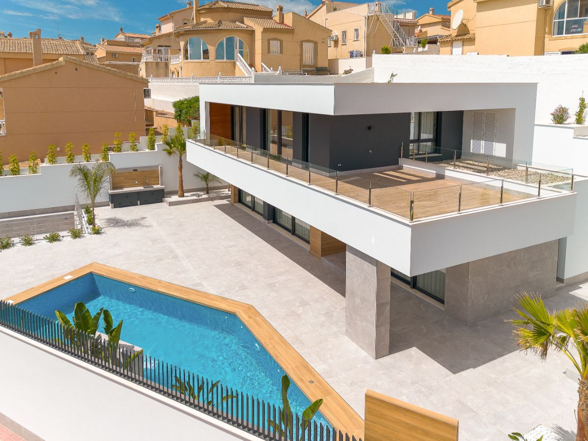 For sale - 4 Bedroom 4 Bathroom House - Detached Villa in Rojales - Rojales Centro  - Alicante