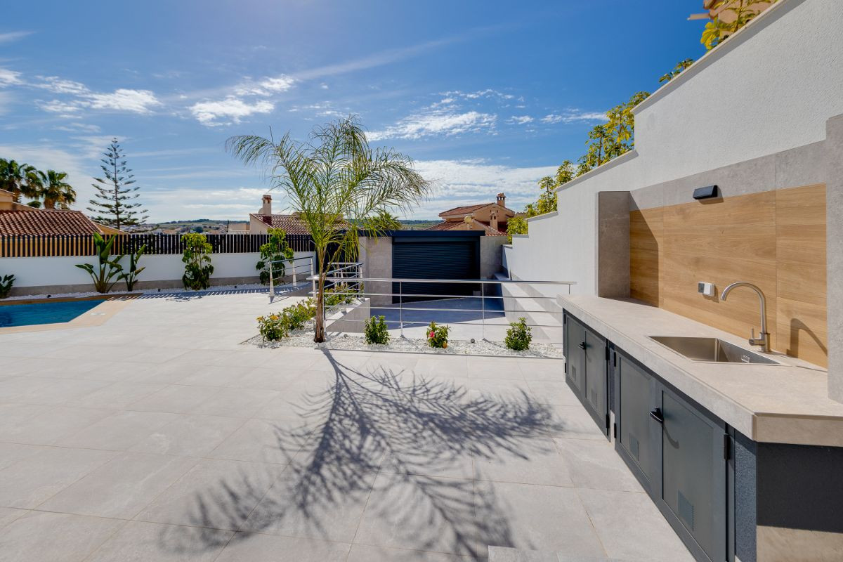 For sale - 4 Bedroom 4 Bathroom House - Detached Villa in Rojales - Rojales Centro  - Alicante