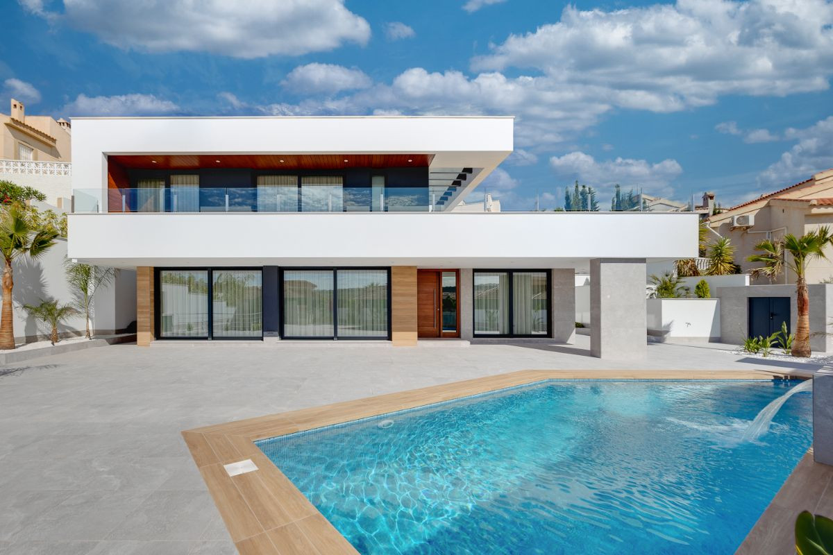 For sale - 4 Bedroom 4 Bathroom House - Detached Villa in Rojales - Rojales Centro  - Alicante