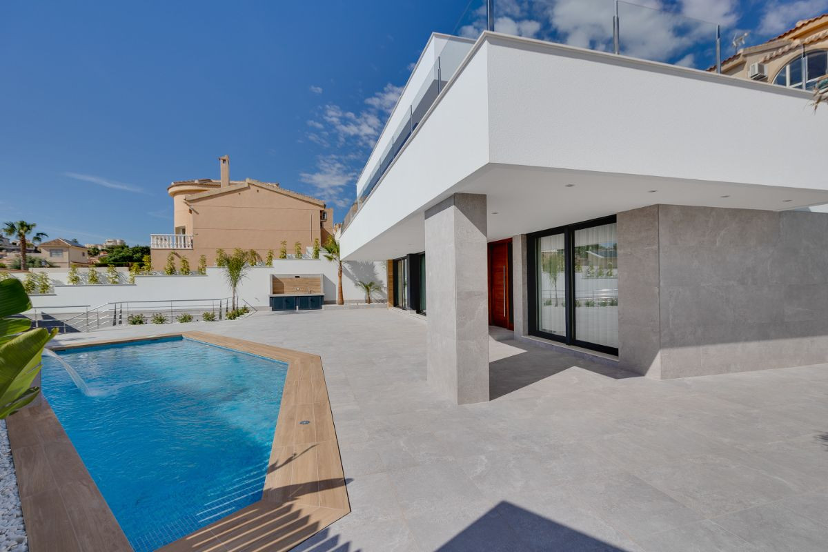 For sale - 4 Bedroom 4 Bathroom House - Detached Villa in Rojales - Rojales Centro  - Alicante