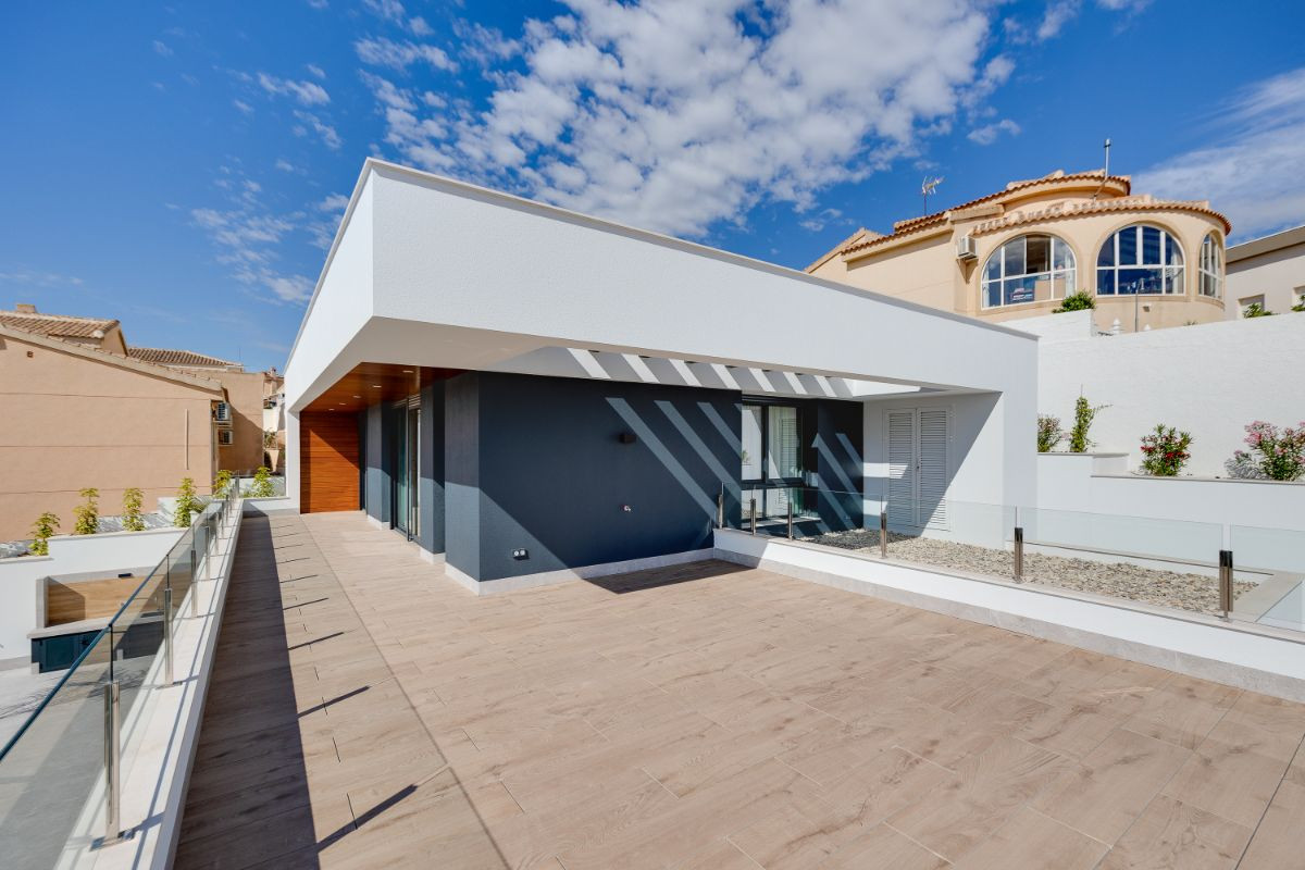 For sale - 4 Bedroom 4 Bathroom House - Detached Villa in Rojales - Rojales Centro  - Alicante