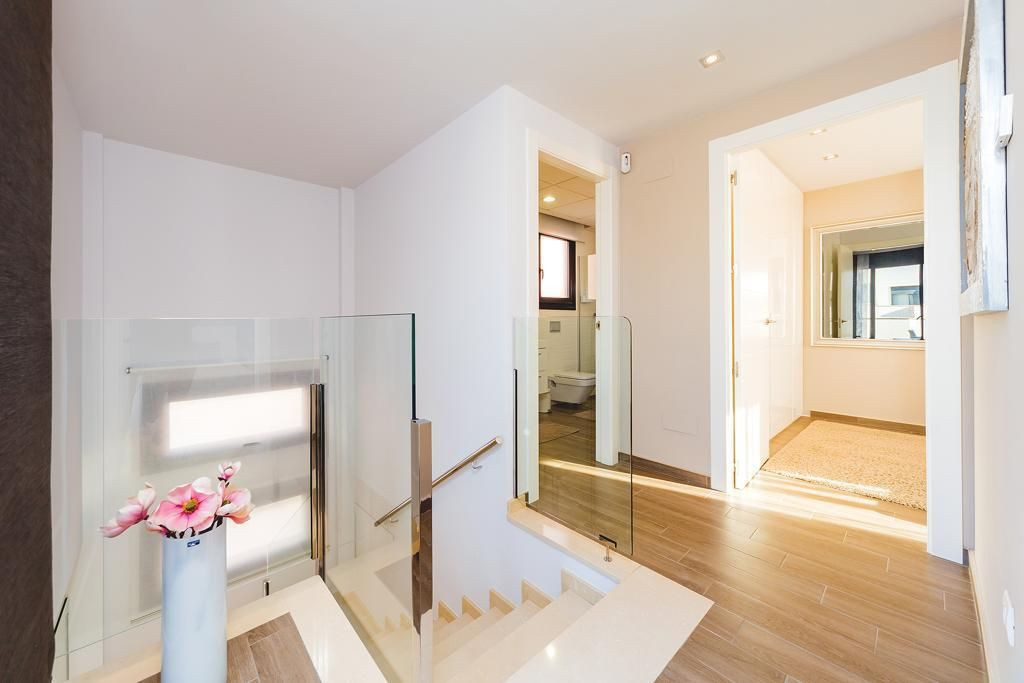 For sale - 5 Bedroom 3 Bathroom House - Detached Villa in Torrevieja - Torrevieja Centro  - Alicante