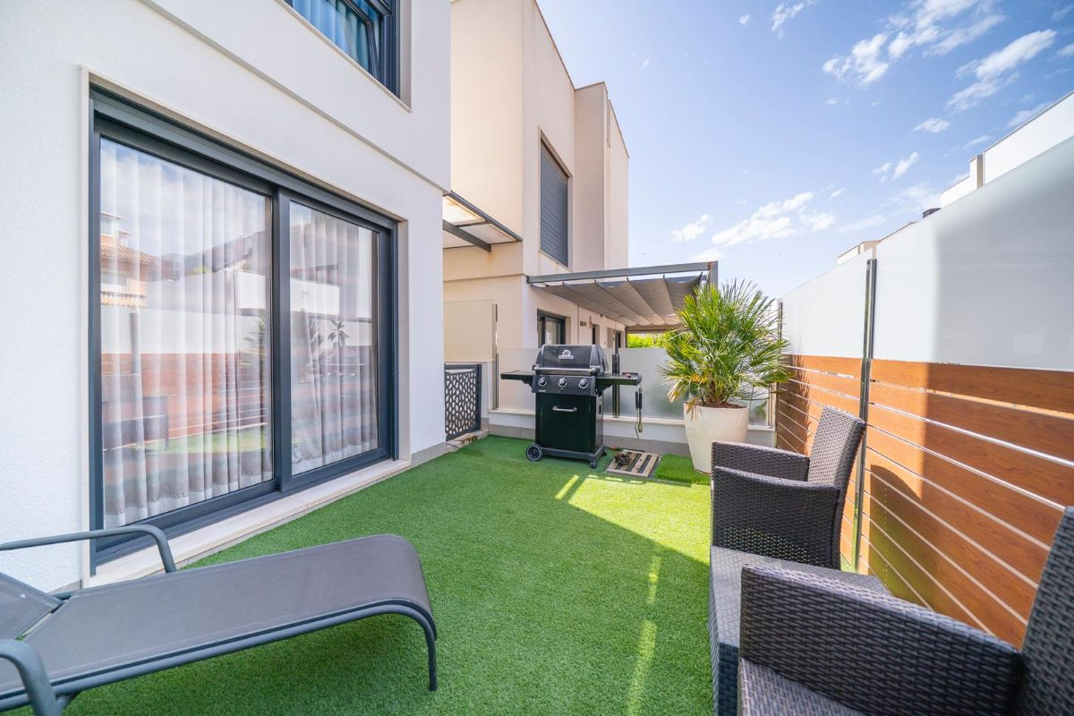 For sale - 5 Bedroom 3 Bathroom House - Detached Villa in Torrevieja - Torrevieja Centro  - Alicante