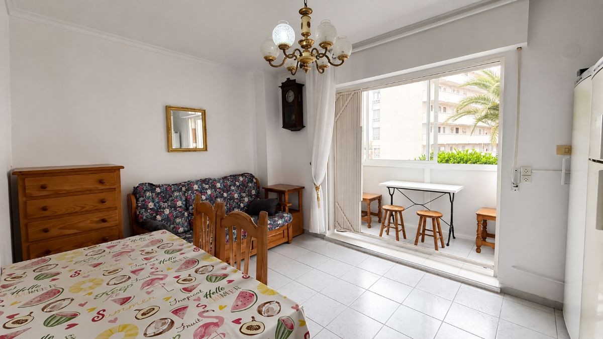 For sale - 1 Bedroom 1 Bathroom Apartment - Middle Floor Apartment in Torrevieja - Torrevieja Centro  - Alicante