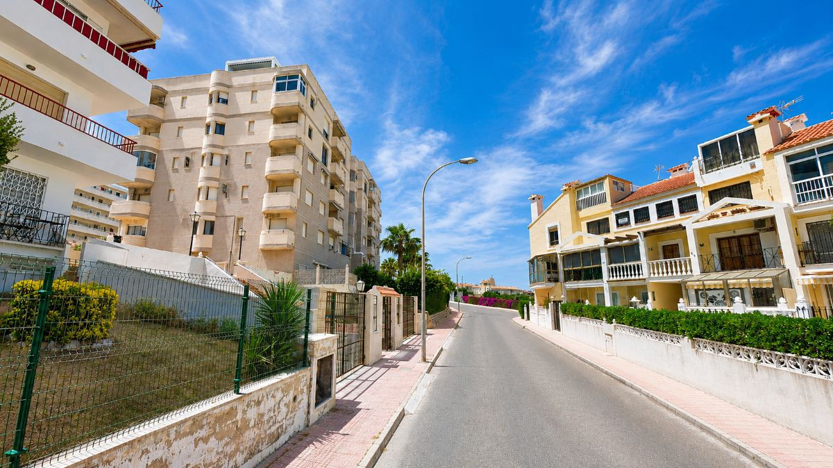 For sale - 1 Bedroom 1 Bathroom Apartment - Middle Floor Apartment in Torrevieja - Torrevieja Centro  - Alicante