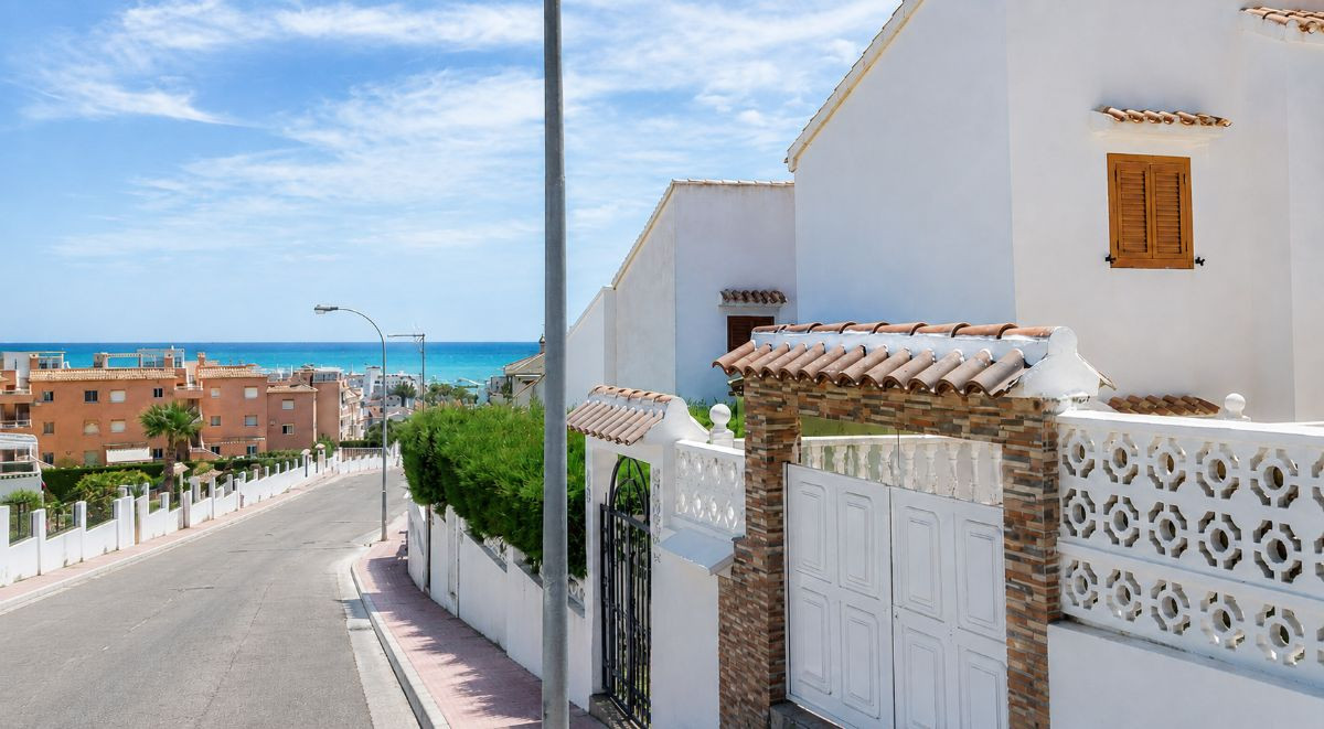 For sale - 1 Bedroom 1 Bathroom Apartment - Middle Floor Apartment in Torrevieja - Torrevieja Centro  - Alicante