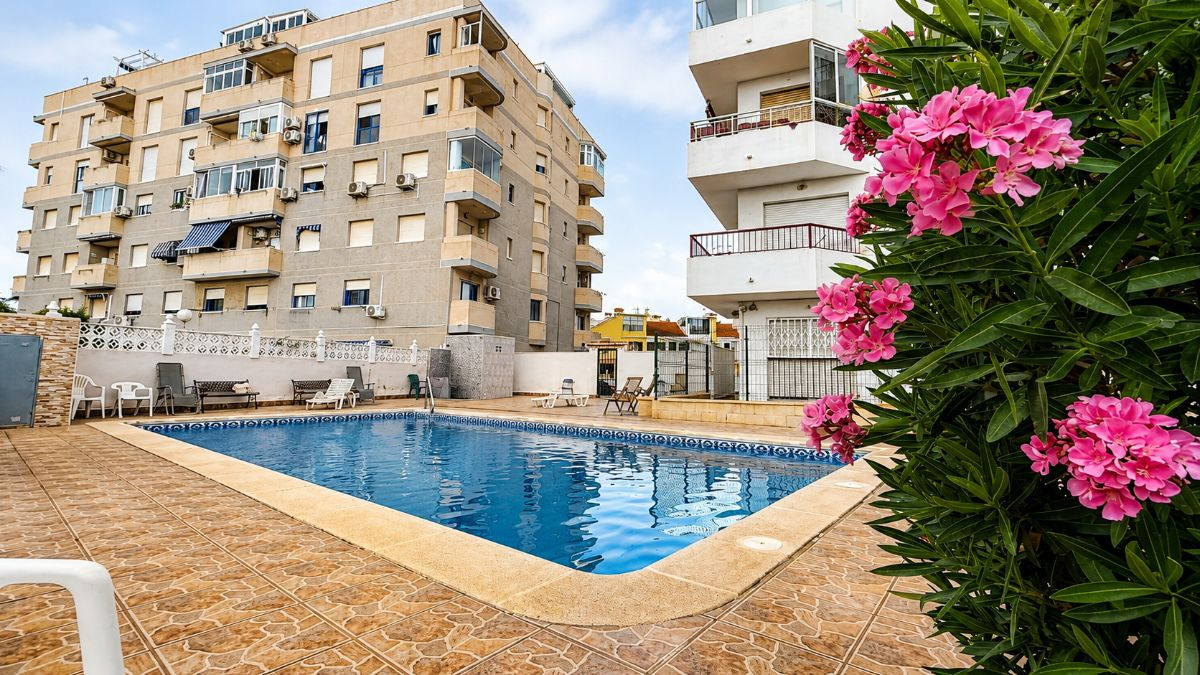 For sale - 1 Bedroom 1 Bathroom Apartment - Middle Floor Apartment in Torrevieja - Torrevieja Centro  - Alicante