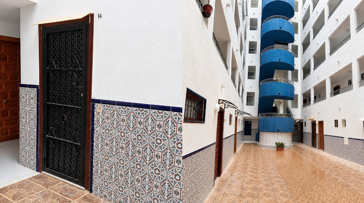 For sale - 1 Bedroom 1 Bathroom Apartment - Middle Floor Apartment in Torrevieja - Torrevieja Centro  - Alicante