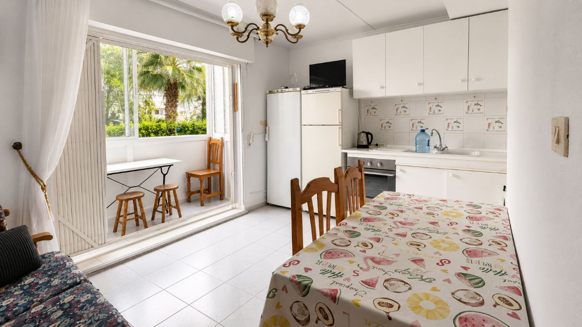 For sale - 1 Bedroom 1 Bathroom Apartment - Middle Floor Apartment in Torrevieja - Torrevieja Centro  - Alicante