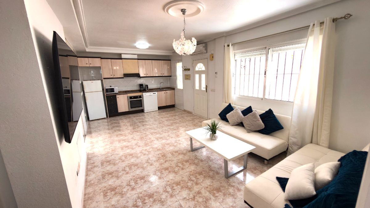 For sale - 4 Bedroom 2 Bathroom House - Detached Villa in Rojales - Ciudad Quesada  - Alicante