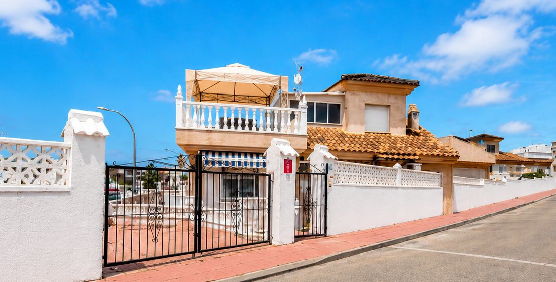 For sale - 4 Bedroom 2 Bathroom House - Detached Villa in Rojales - Ciudad Quesada  - Alicante