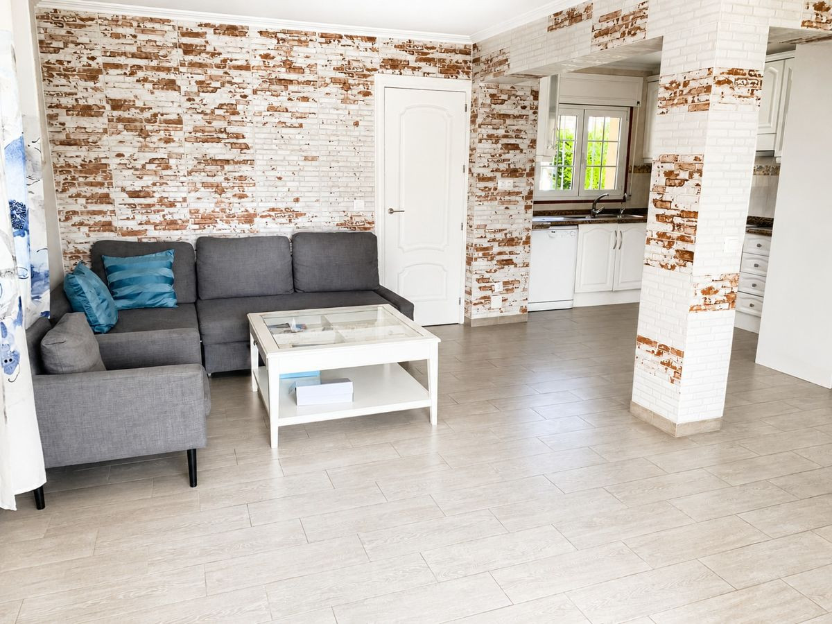 For sale - 4 Bedroom 3 Bathroom House - Detached Villa in Orihuela - Orihuela Centro  - Alicante