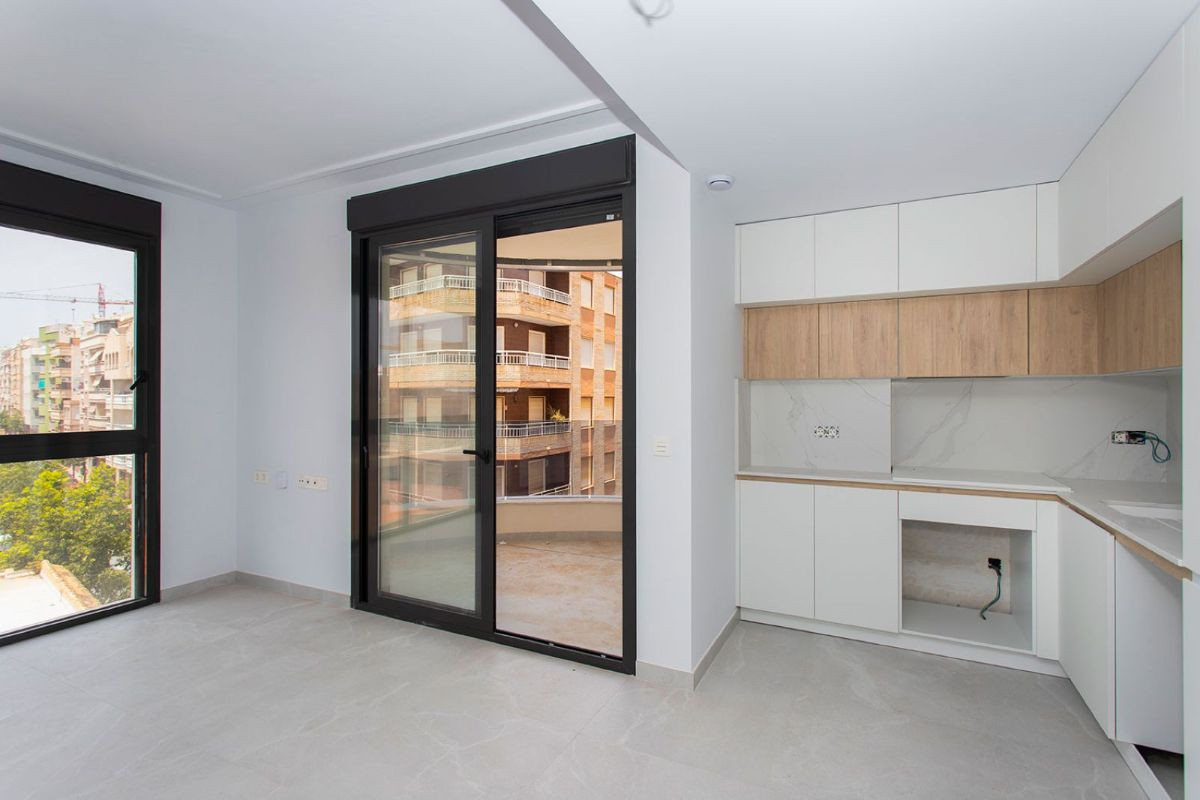 For sale - 2 Bedroom 2 Bathroom Apartment - Middle Floor Apartment in Torrevieja - Torrevieja Centro  - Alicante