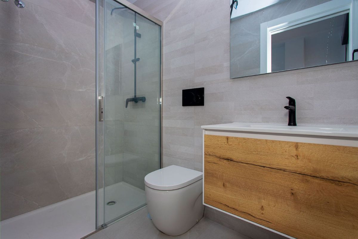 For sale - 2 Bedroom 2 Bathroom Apartment - Middle Floor Apartment in Torrevieja - Torrevieja Centro  - Alicante