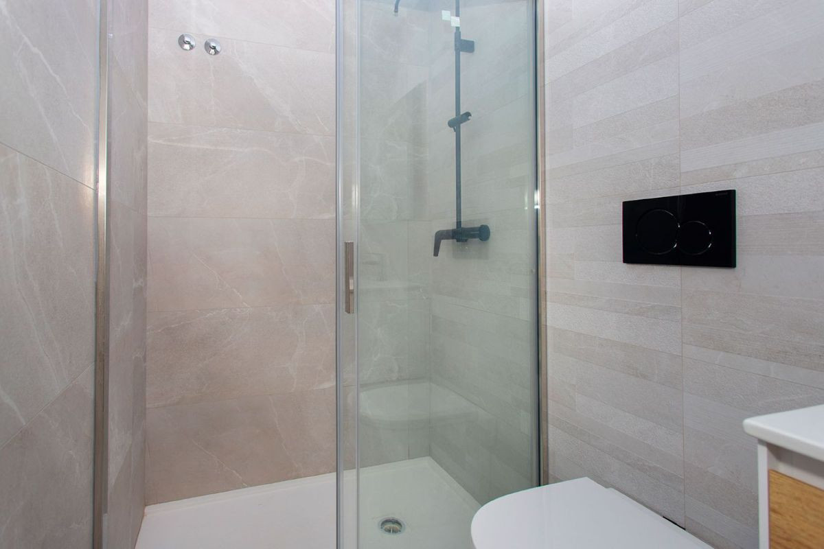For sale - 2 Bedroom 2 Bathroom Apartment - Middle Floor Apartment in Torrevieja - Torrevieja Centro  - Alicante
