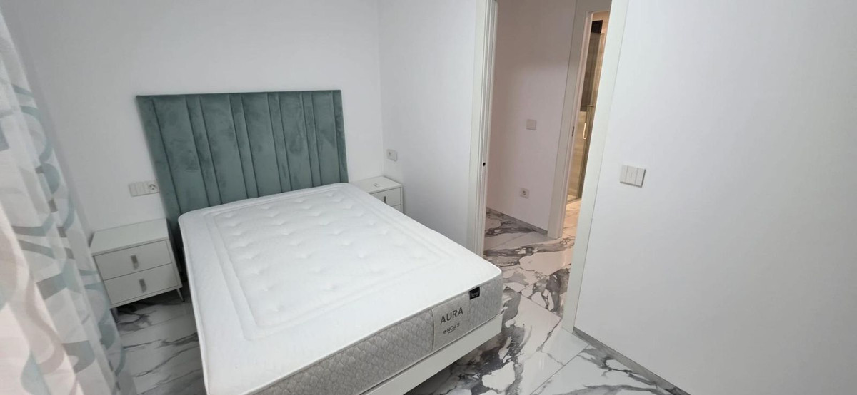 For sale - 5 Bedroom 3 Bathroom House - Detached Villa in Torrevieja - Torrevieja Centro  - Alicante