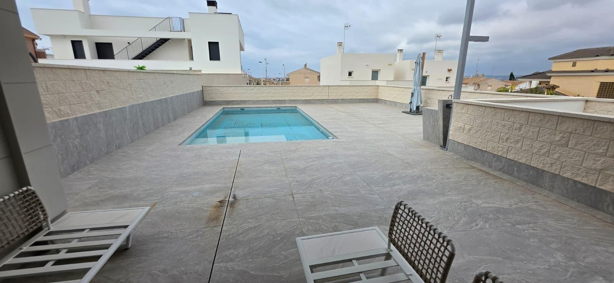 For sale - 5 Bedroom 3 Bathroom House - Detached Villa in Torrevieja - Torrevieja Centro  - Alicante