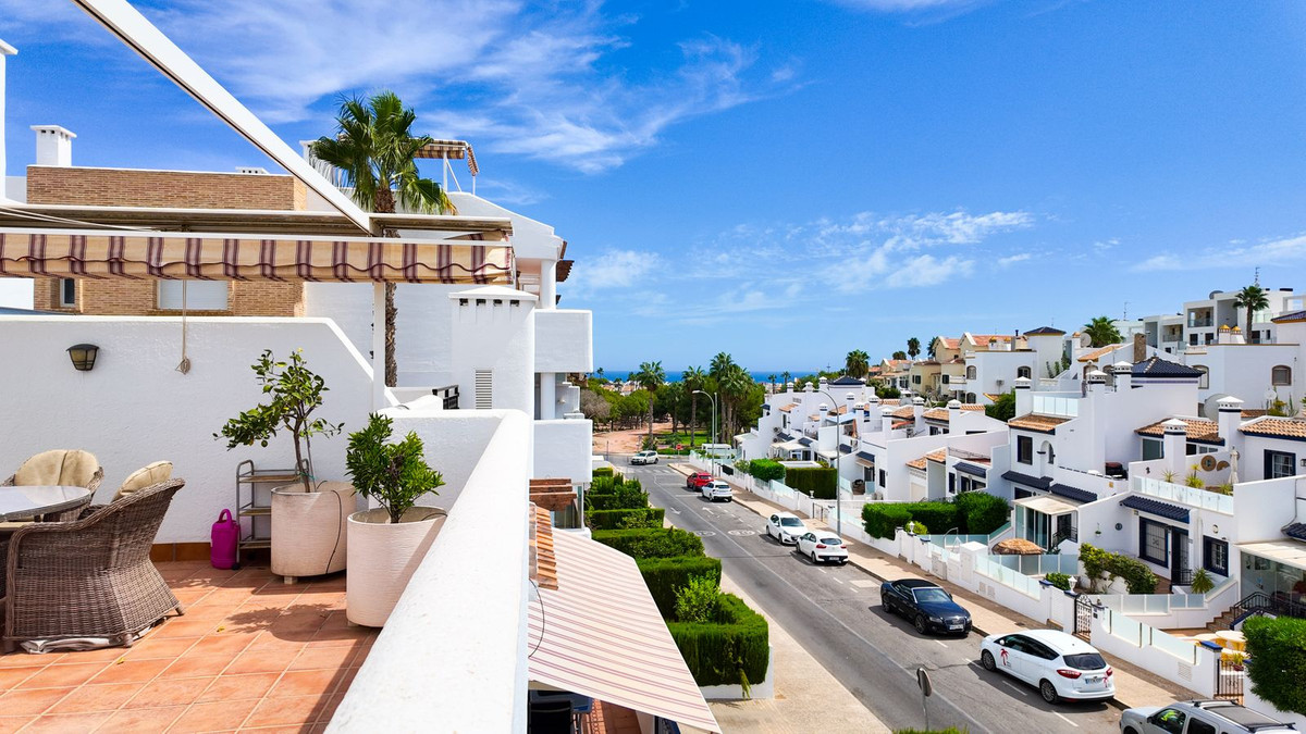 For sale - 2 Bedroom 2 Bathroom Apartment - Top Floor Apartment in Orihuela - Orihuela Costa  - Alicante