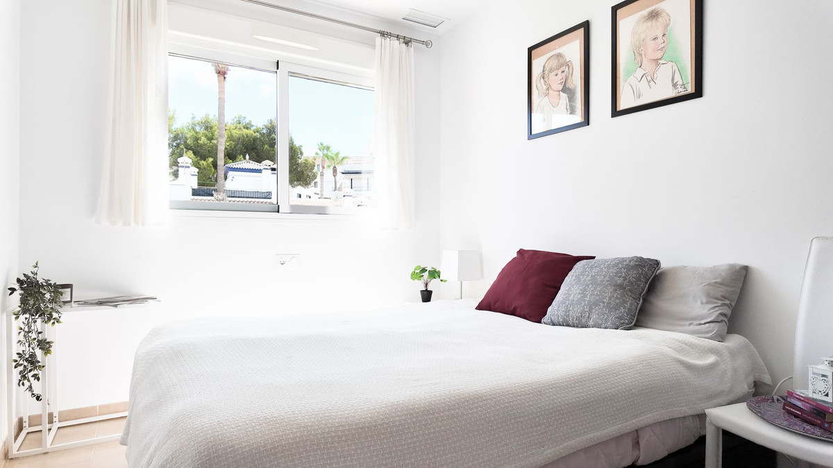 For sale - 2 Bedroom 2 Bathroom Apartment - Top Floor Apartment in Orihuela - Orihuela Costa  - Alicante