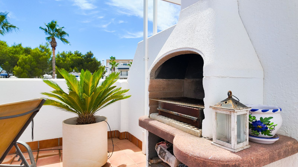 For sale - 2 Bedroom 2 Bathroom Apartment - Top Floor Apartment in Orihuela - Orihuela Costa  - Alicante