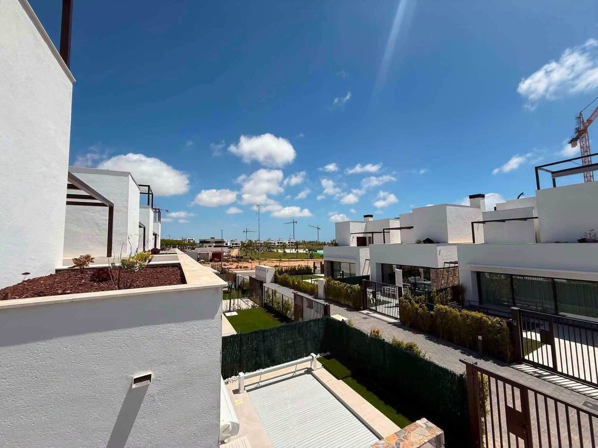 For sale - 3 Bedroom 3 Bathroom House - Detached Villa in Torre-Pacheco - Santa Rosalia Lake and Life Resort  - Murcia