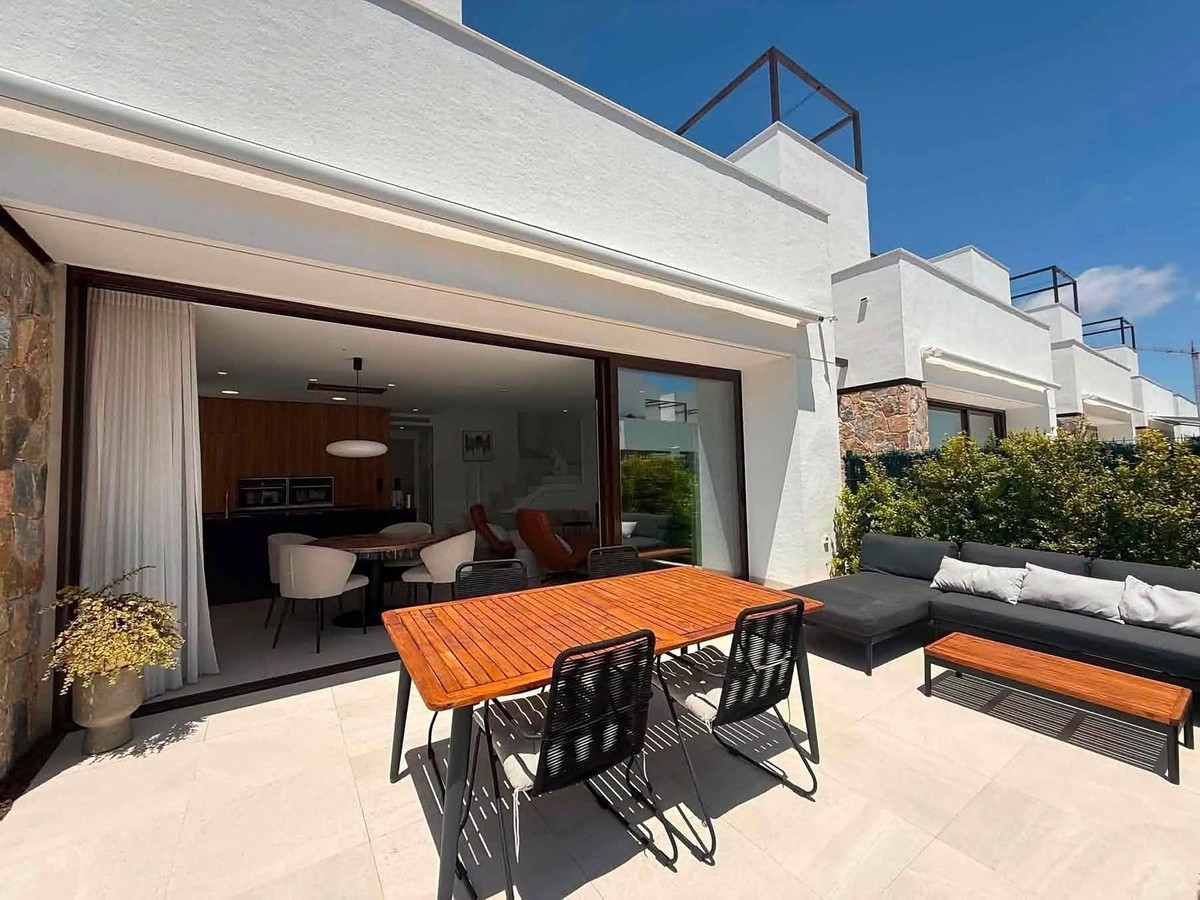 For sale - 3 Bedroom 3 Bathroom House - Detached Villa in Torre-Pacheco - Santa Rosalia Lake and Life Resort  - Murcia