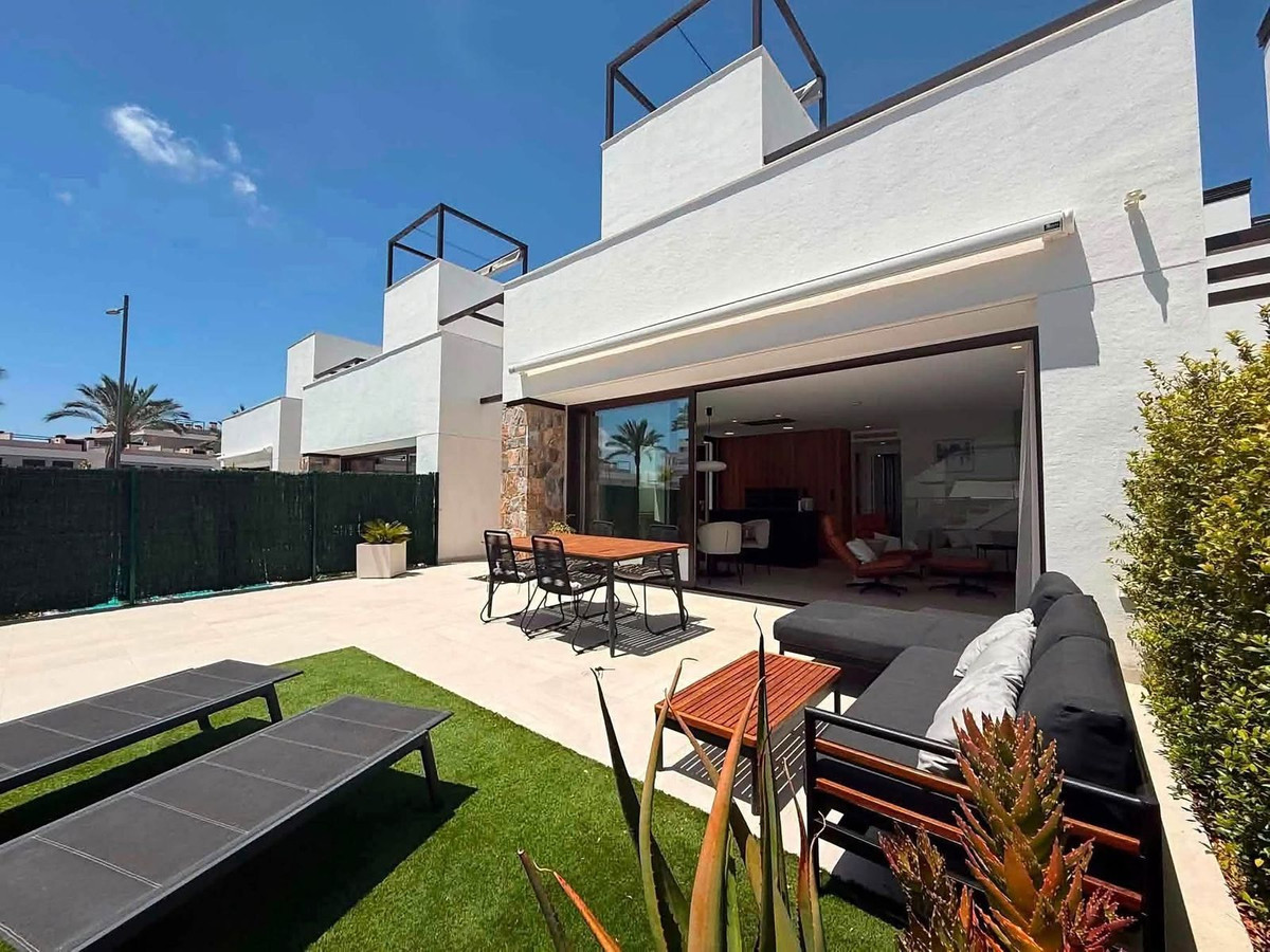 For sale - 3 Bedroom 3 Bathroom House - Detached Villa in Torre-Pacheco - Santa Rosalia Lake and Life Resort  - Murcia